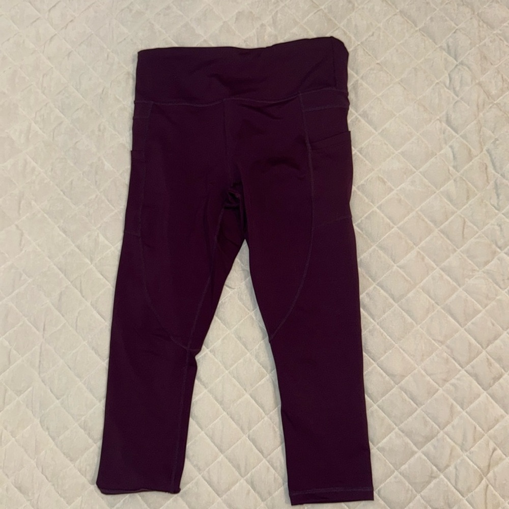 Zyia Burgundy Cropped leggings, size 8-10, good condition